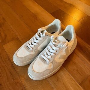 BRAND NEW Veja Campo leather trainers